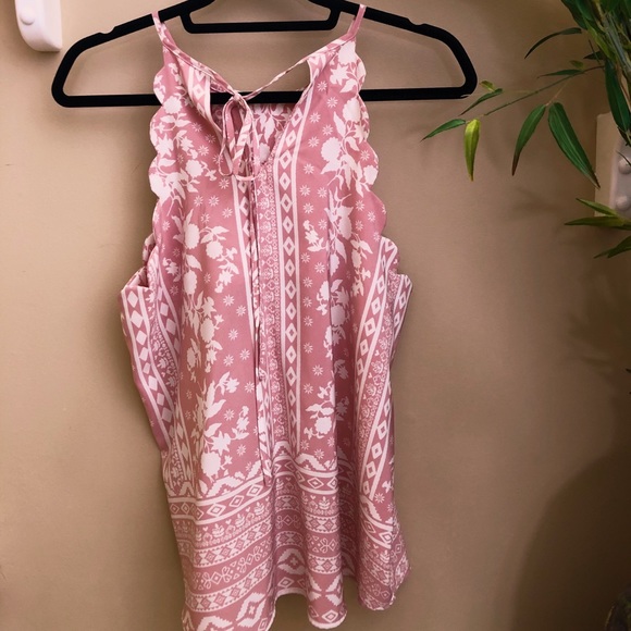 E M | Scallop Halter Top - Picture 2 of 5